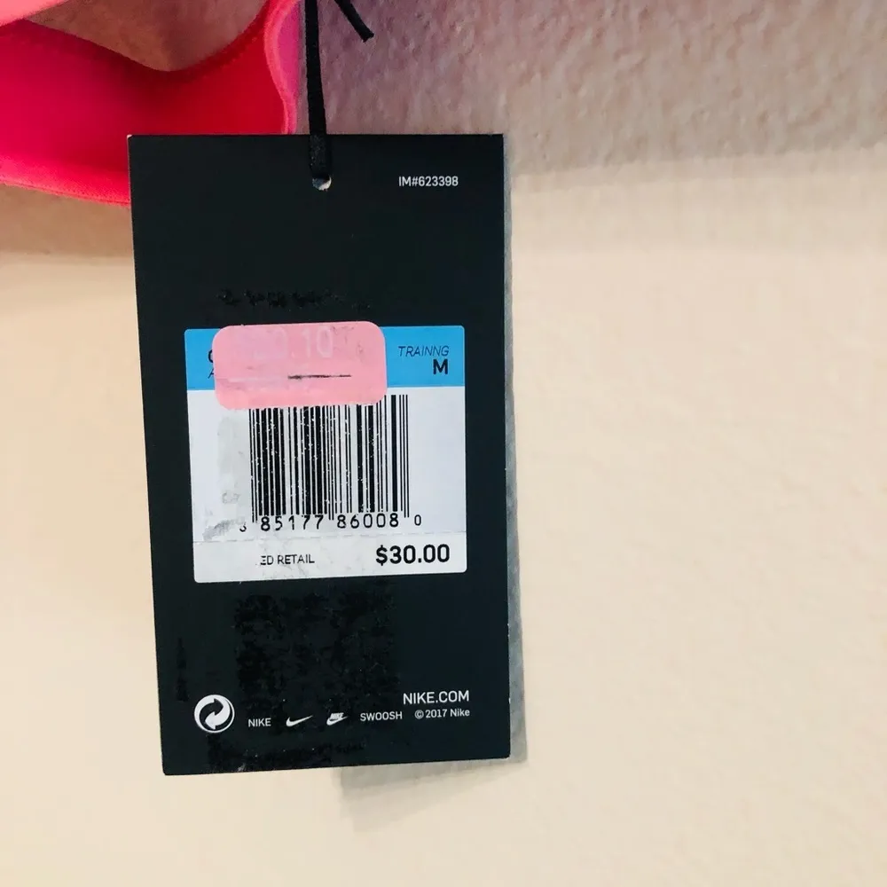 NWT  Sports Bra.Size: M - Image 4