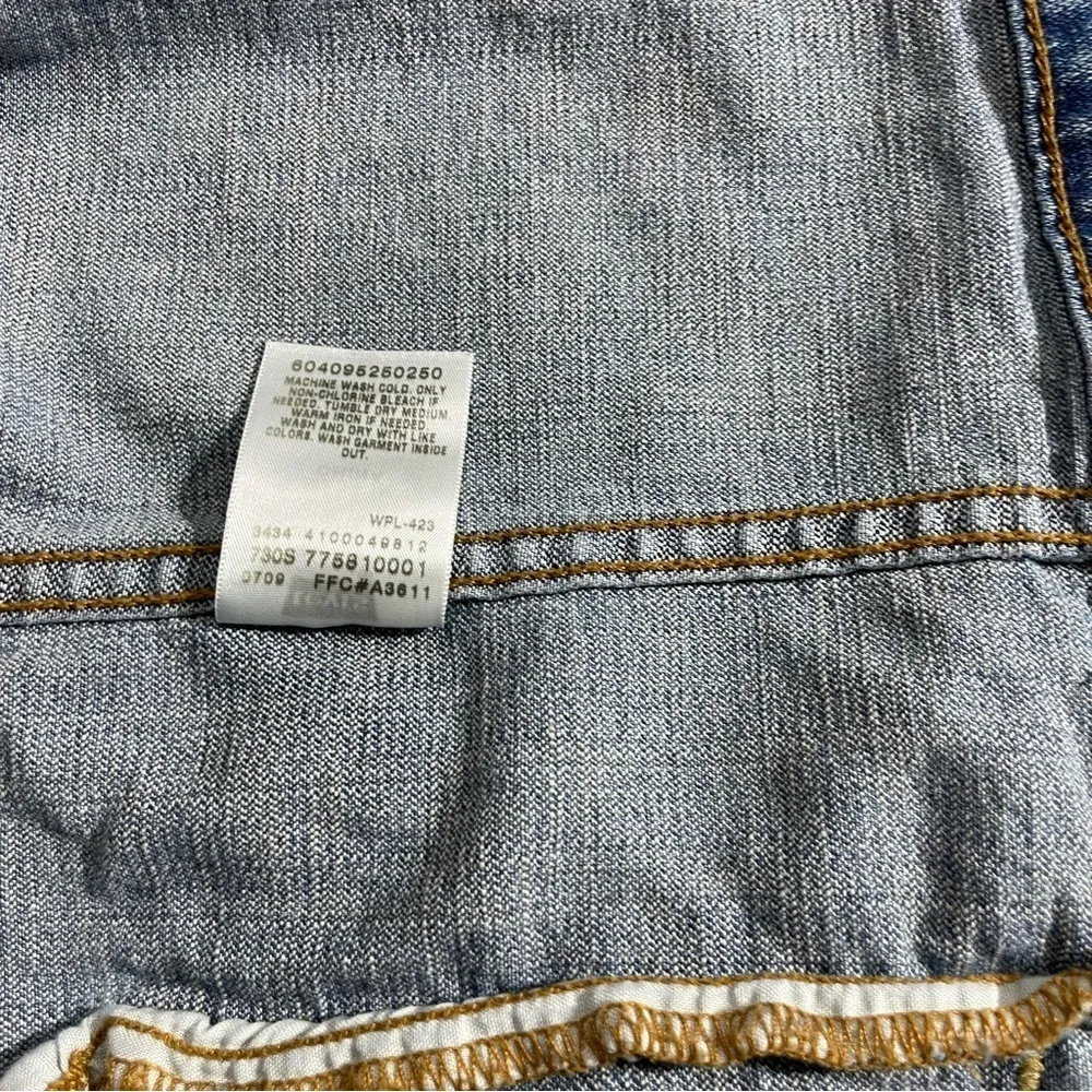 Levi's Original Trucker Jacket 
Medium Wash size Small - Image 11