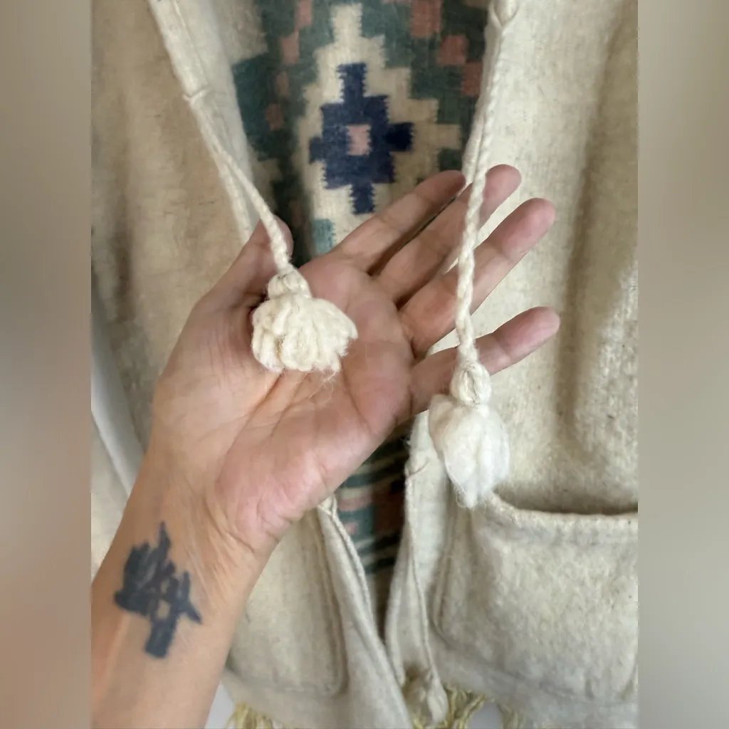 Vintage handmade heavy , thick wool, tie front cardigan Aztec, Southwestern M/L Green Size undefined - Image 5