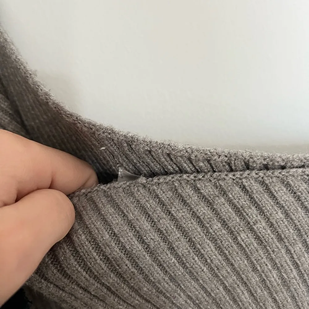 Line and Dot  Blair Off the Shoulder Sweater - Image 4