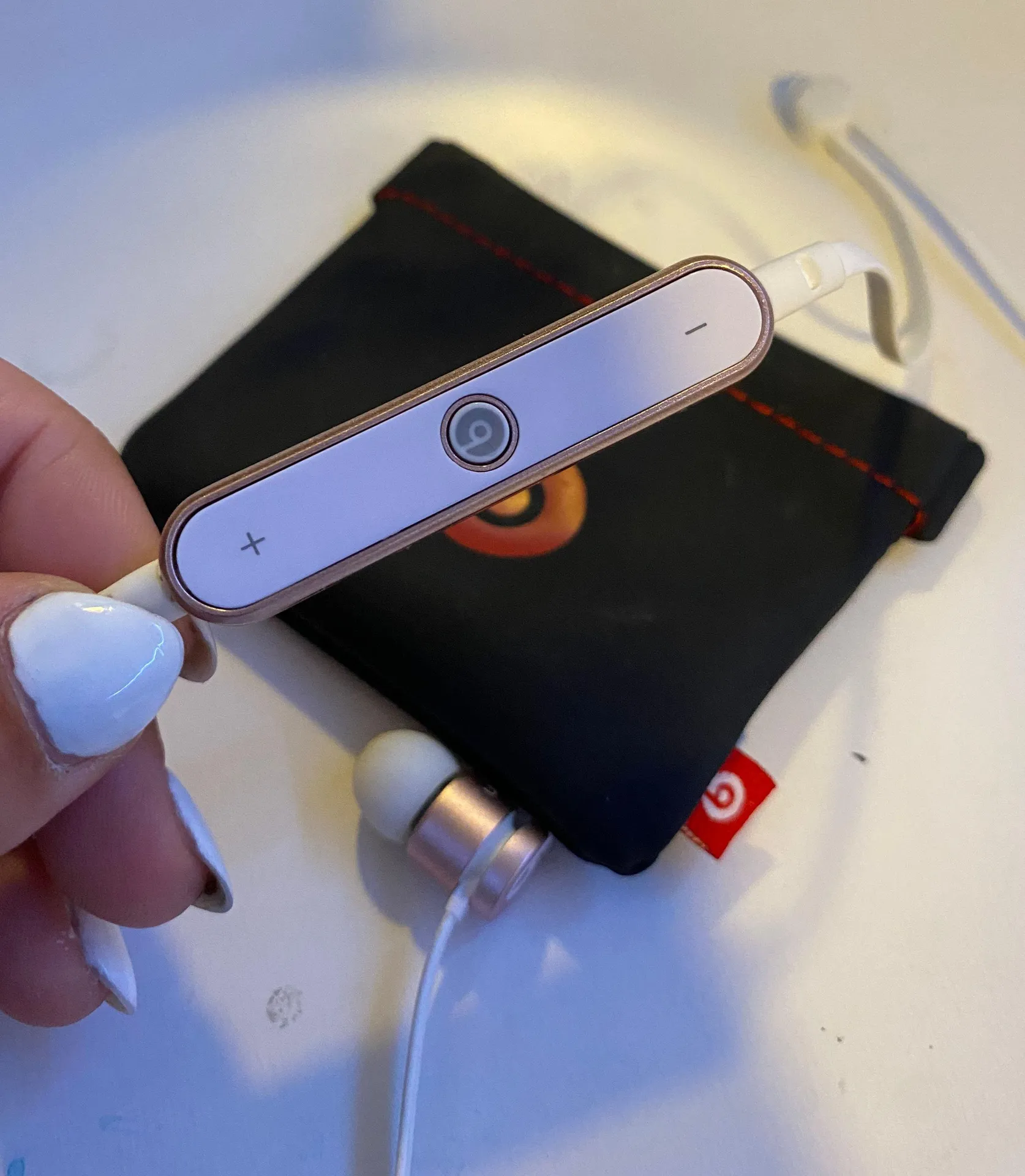 Beats by Dre Bluetooth Ear Buds - Image 4