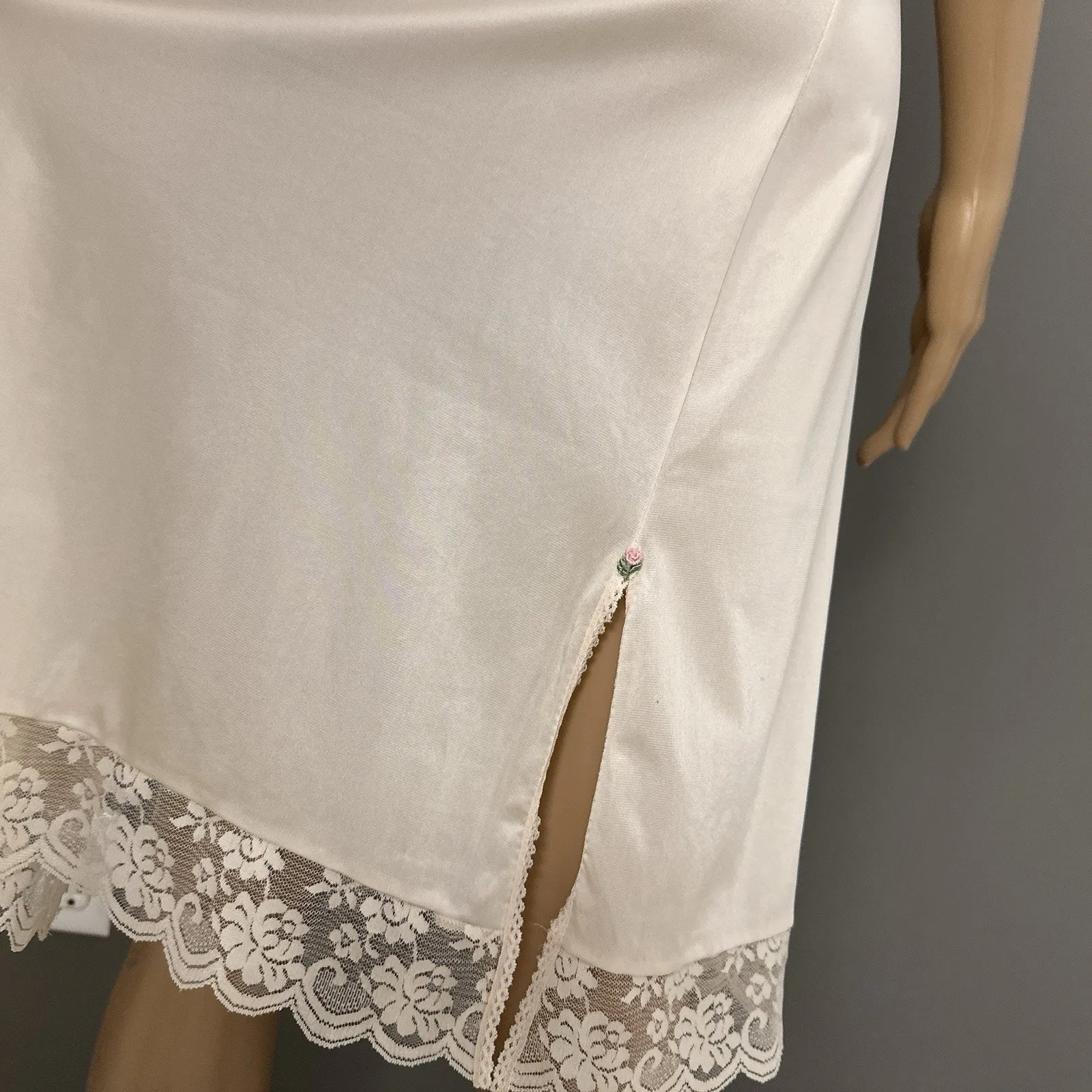 Vintage JCPenney Fantasia Half Slip Size Medium Double Side Slit Beige Union USA - Image 6