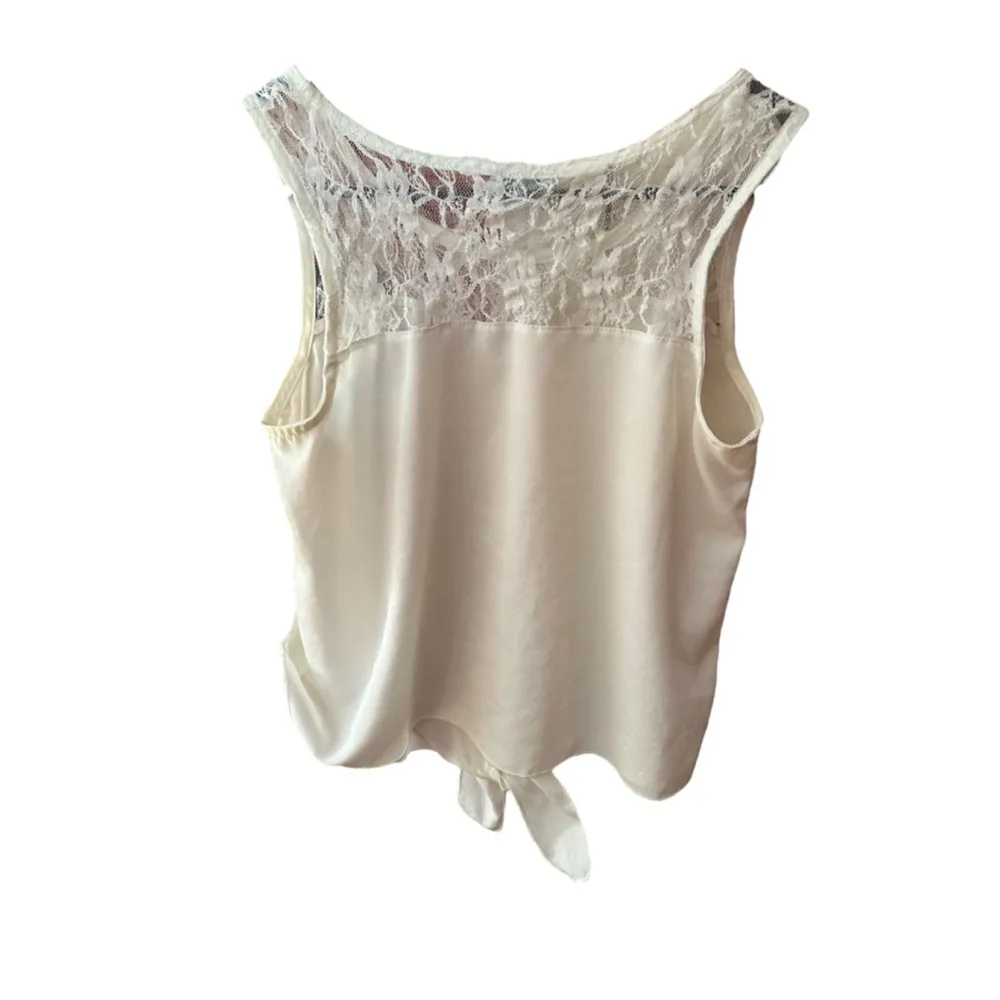 Charlotte Russe Floral Crochet Lace Tie Bottom Sleeveless Blouse, L, White - Image 2