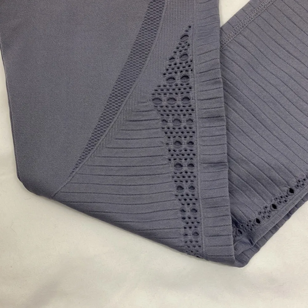 Gymshark purple athletic leggings woman’s size large - Image 6