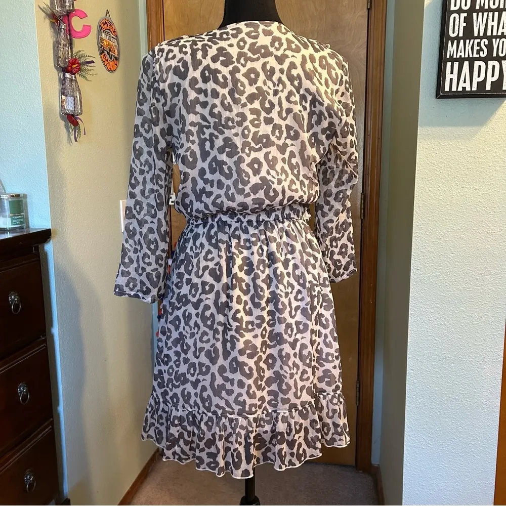 Abercrombie & Fitch gray and white leopard print wrap dress size M ruffles - Image 3