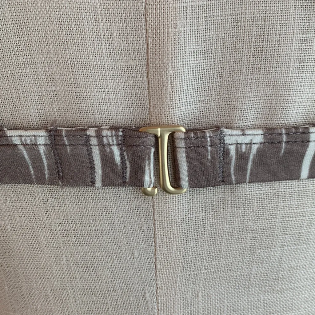 Athleta taupe and white tribal Ikat print molded cups bikini top crisscross - Image 9