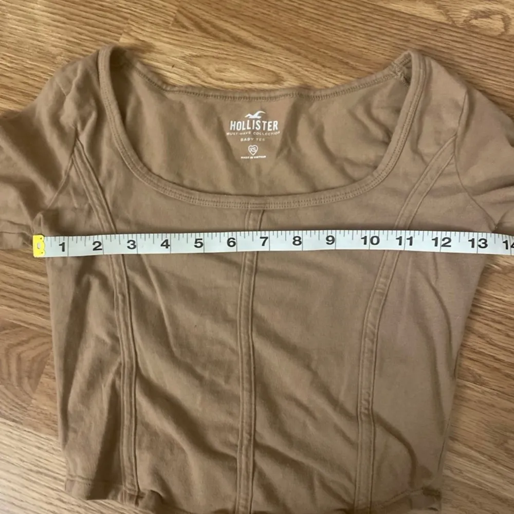 Hollister Cropped Long Sleeve Baby Tee Size XS - Image 4