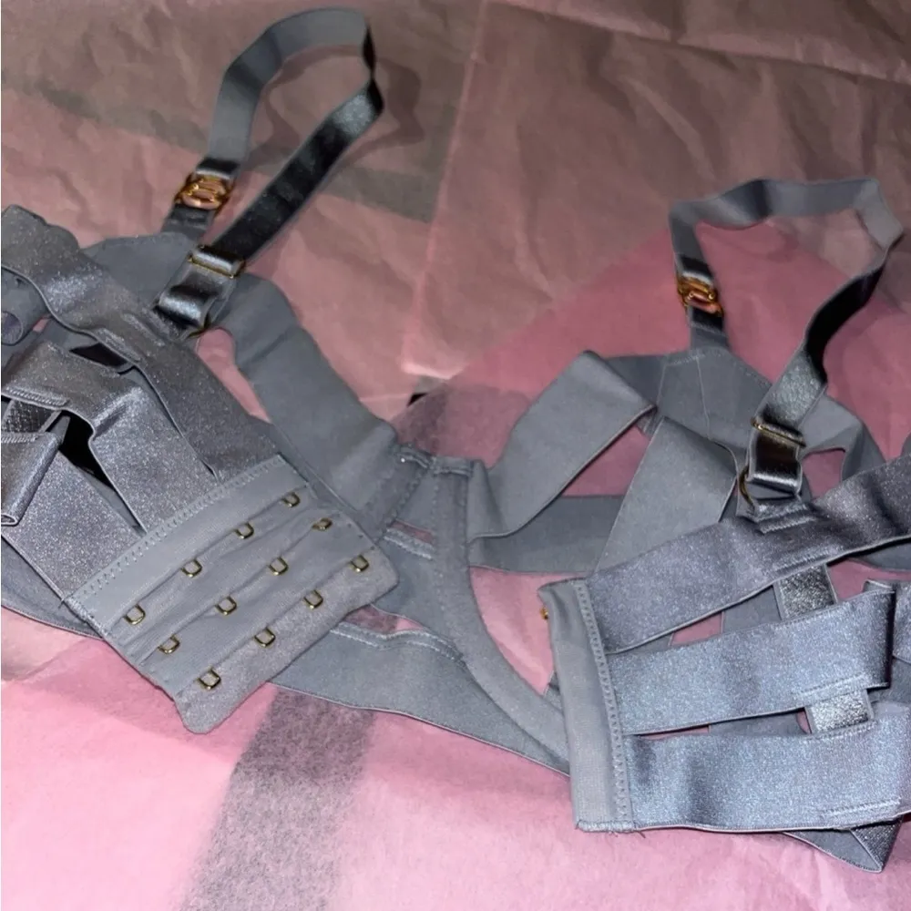 Victoria Secret Banded Strappy Cage Bra (32DDD)! - Image 5