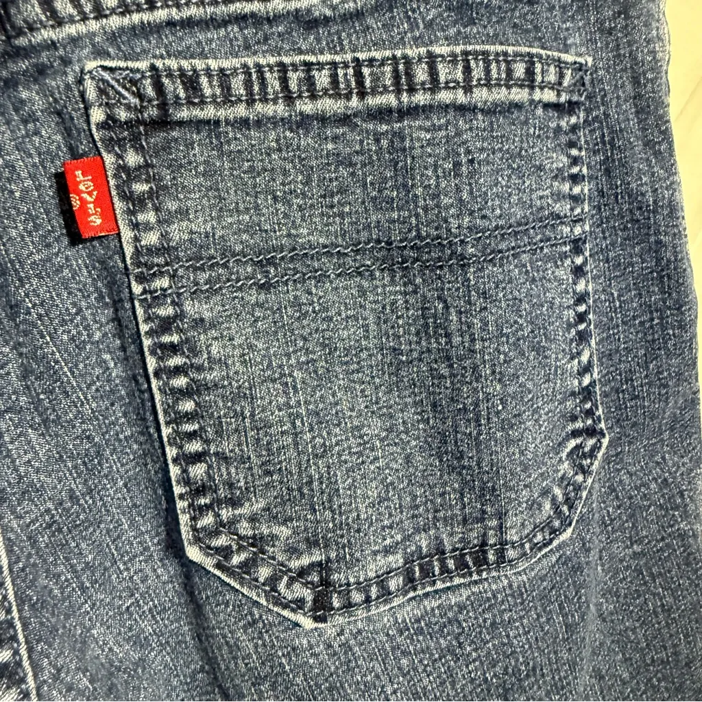 Vintage Levi's High Rise Large Pockets Blue Denim Shorts Size 8 - Image 3