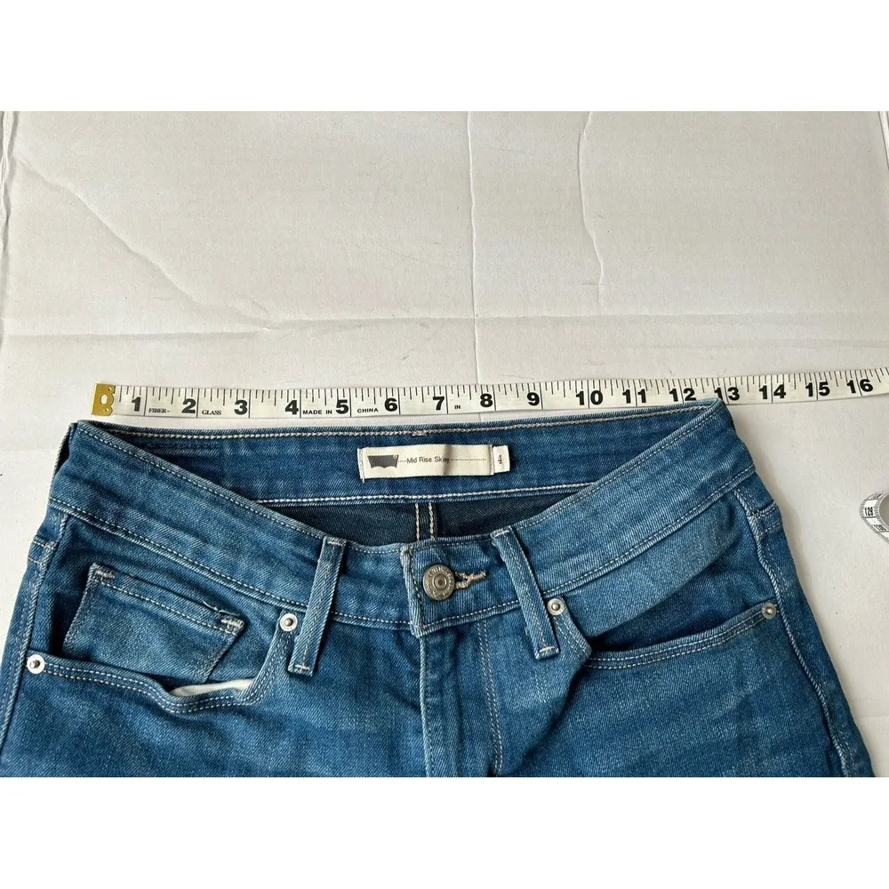 Levi’s Mid Rise skinny Jeans Size 4 - Image 7