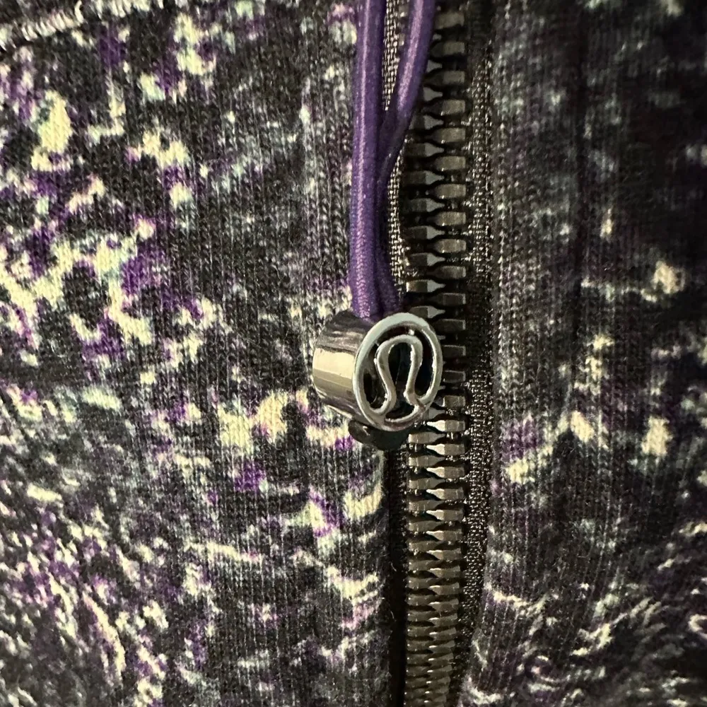 Lululemon Scuba Hoodie II in Rocky Road Sand dune toothpaste/ storm grey/ black - Image 4