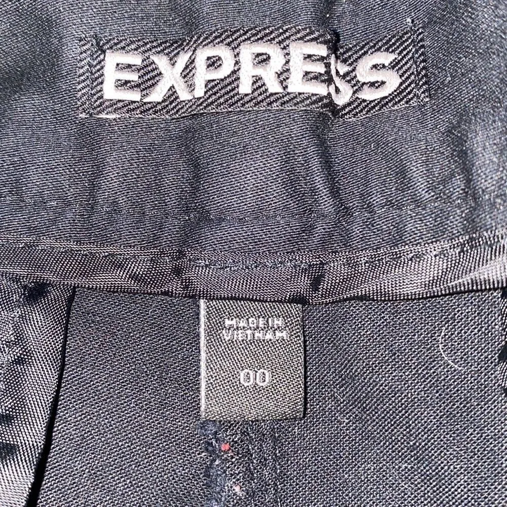 ✨ Express Black Pleated Front Sz 00 Shorts✨ - Image 3