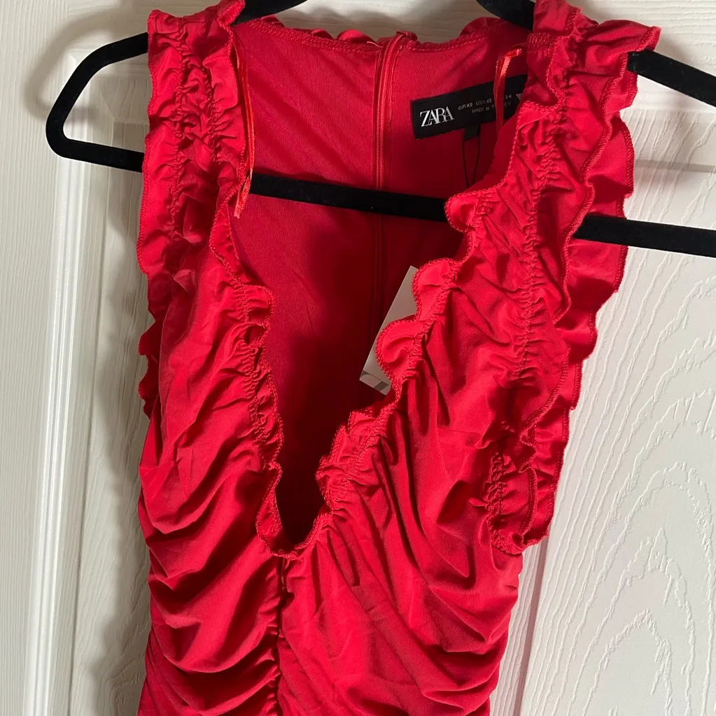 NWT Zara red sleeveless scrunched bodycon dress size XSMALL - Image 4