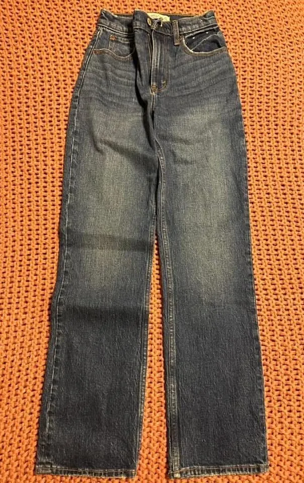 Abercrombie 90s Straight Ultra High-Rise Jeans - Image 2