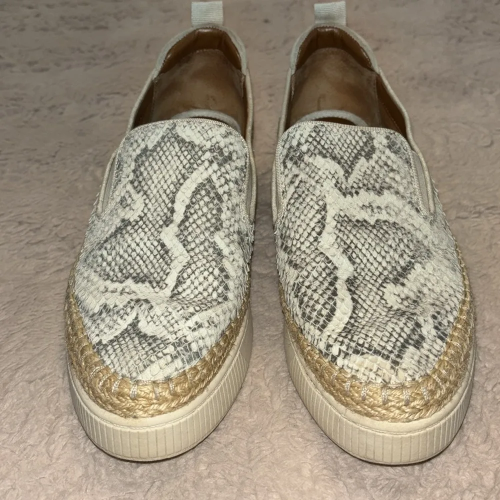 shoes in size 9.5M - Image 2