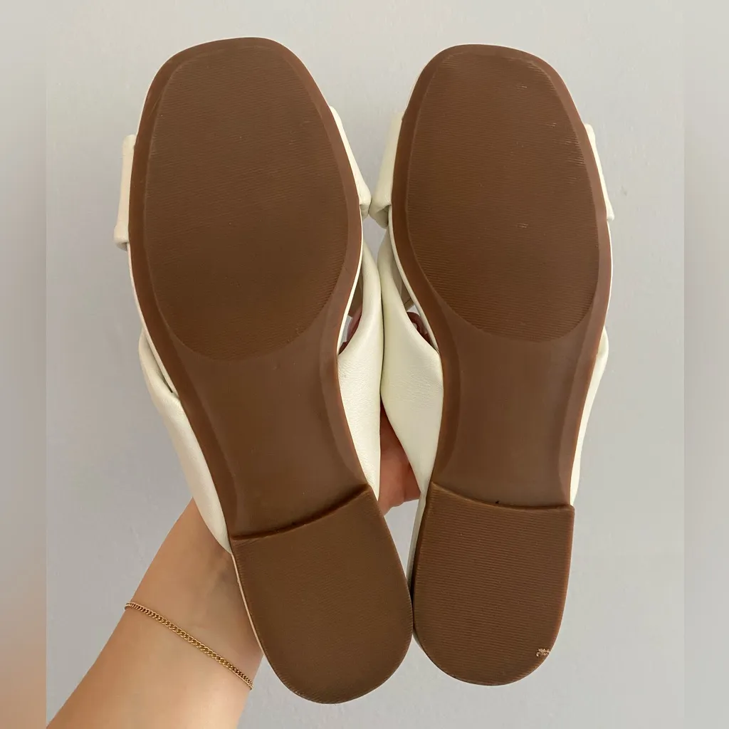 Nordstrom - NWT! Flat Leather Sandal in Off-White Cream - Size 8.5 - Image 7