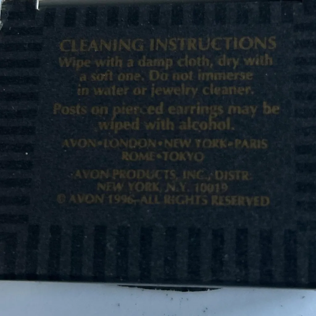 Vintage 1980s Avon Gold Tone Faux Pearl Drop Victorian Style Earring - Image 5