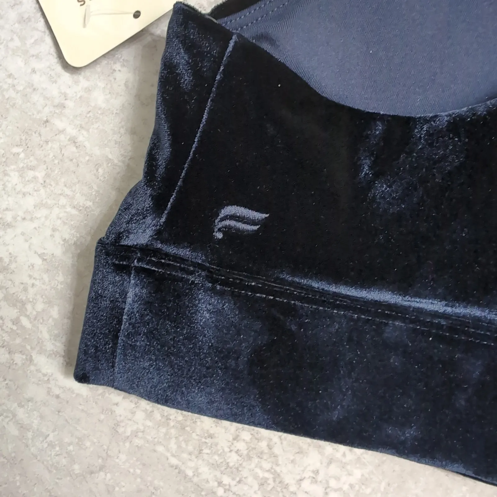Fabletics NWT  Oasis Twist-Front Velour Sports Bra - Navy Blue - Medium (8) - Image 4