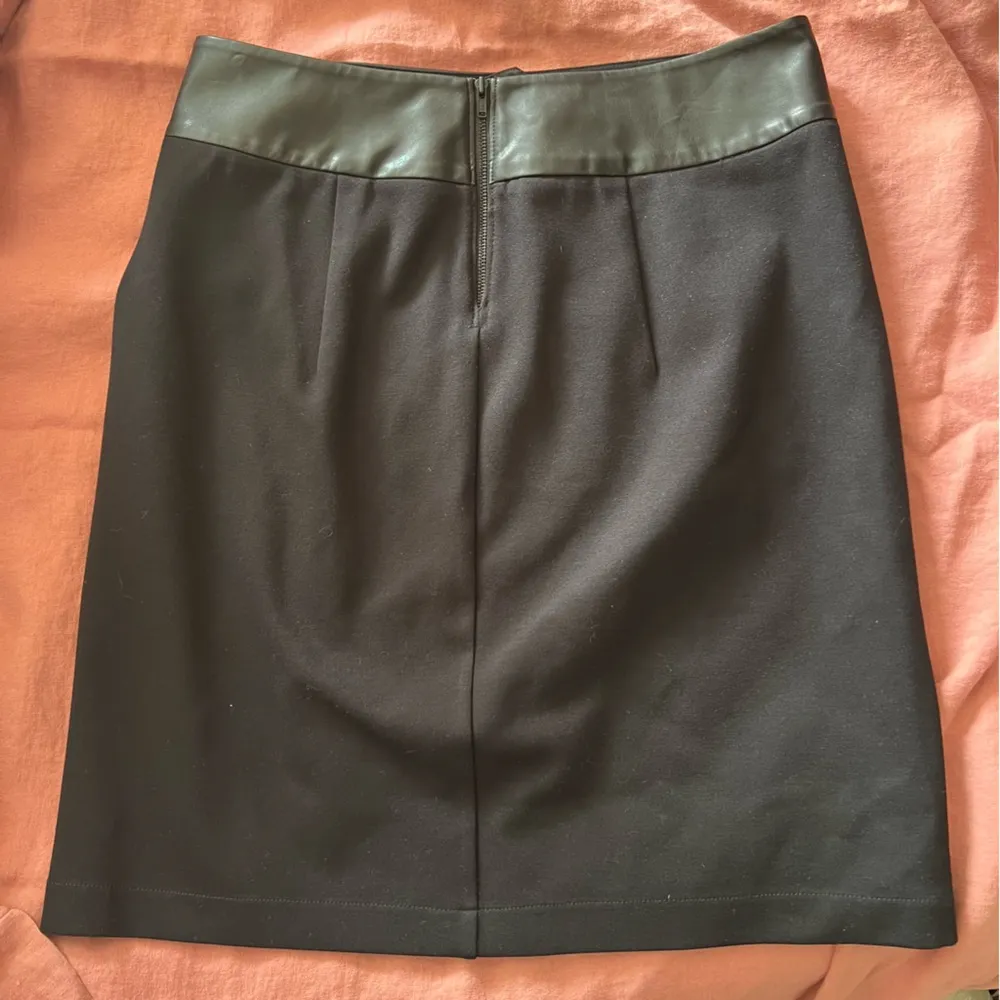 Black Cabi Miranda pleather skirt - Image 5