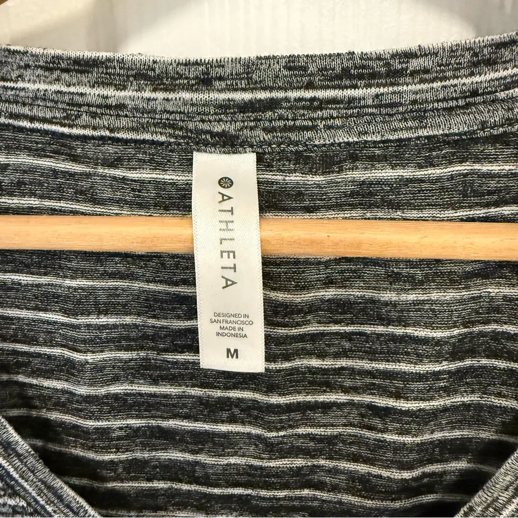 Like New Athleta Breezy Scoop V-Neck Tee - Image 2