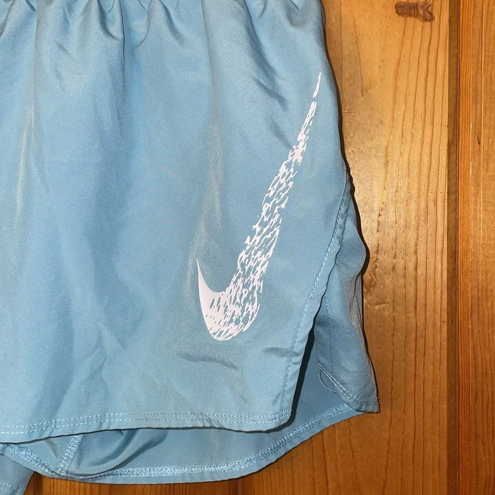 Nike Running Dri-FIT Swoosh mid-rise brief-lined shorts in pale blue size medium - Image 6