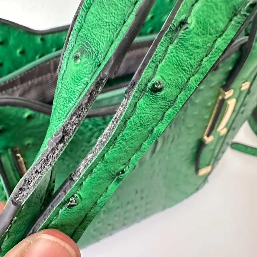 2023 Vegetal Leather Texturized Green Shoulder Bag with Pouch and Straps - Image 10