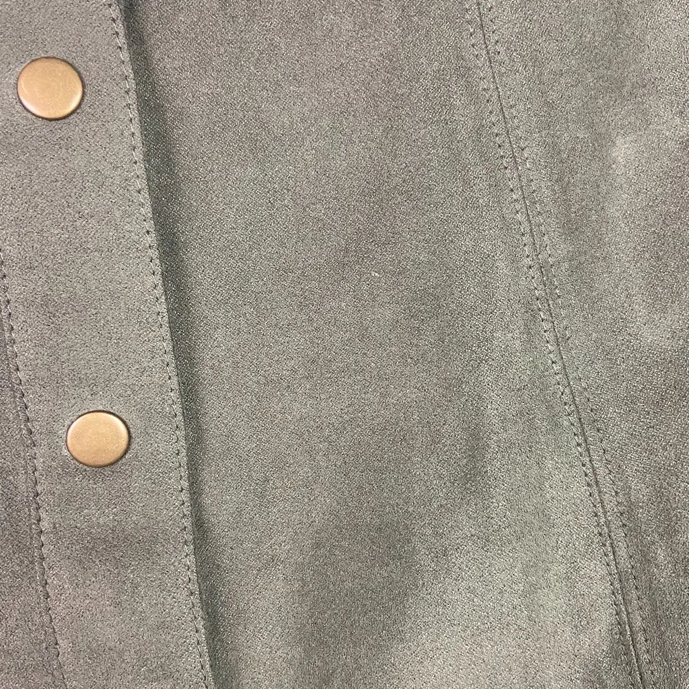 AKIRA CHICAGO Women's Md Green Suede Mini Skirt - Image 2