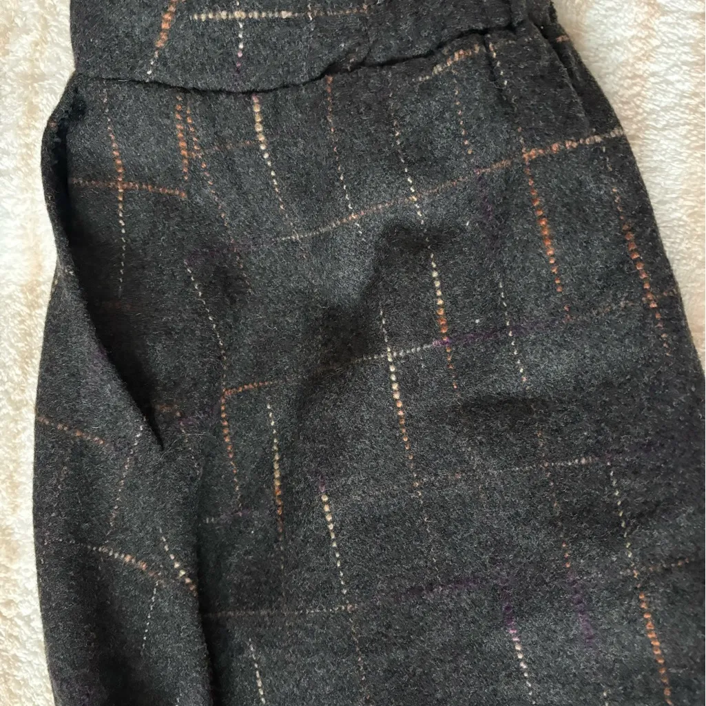 Stylish Faux Wool‎ Ankle Skirt & Mock Neck dropped shoulder Sweater Set, Size S, Green - Image 8