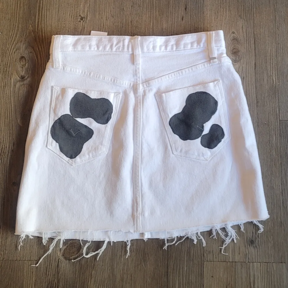 Hudson White Black Animal Print Raw Hem Denim Skirt 25 - Image 6