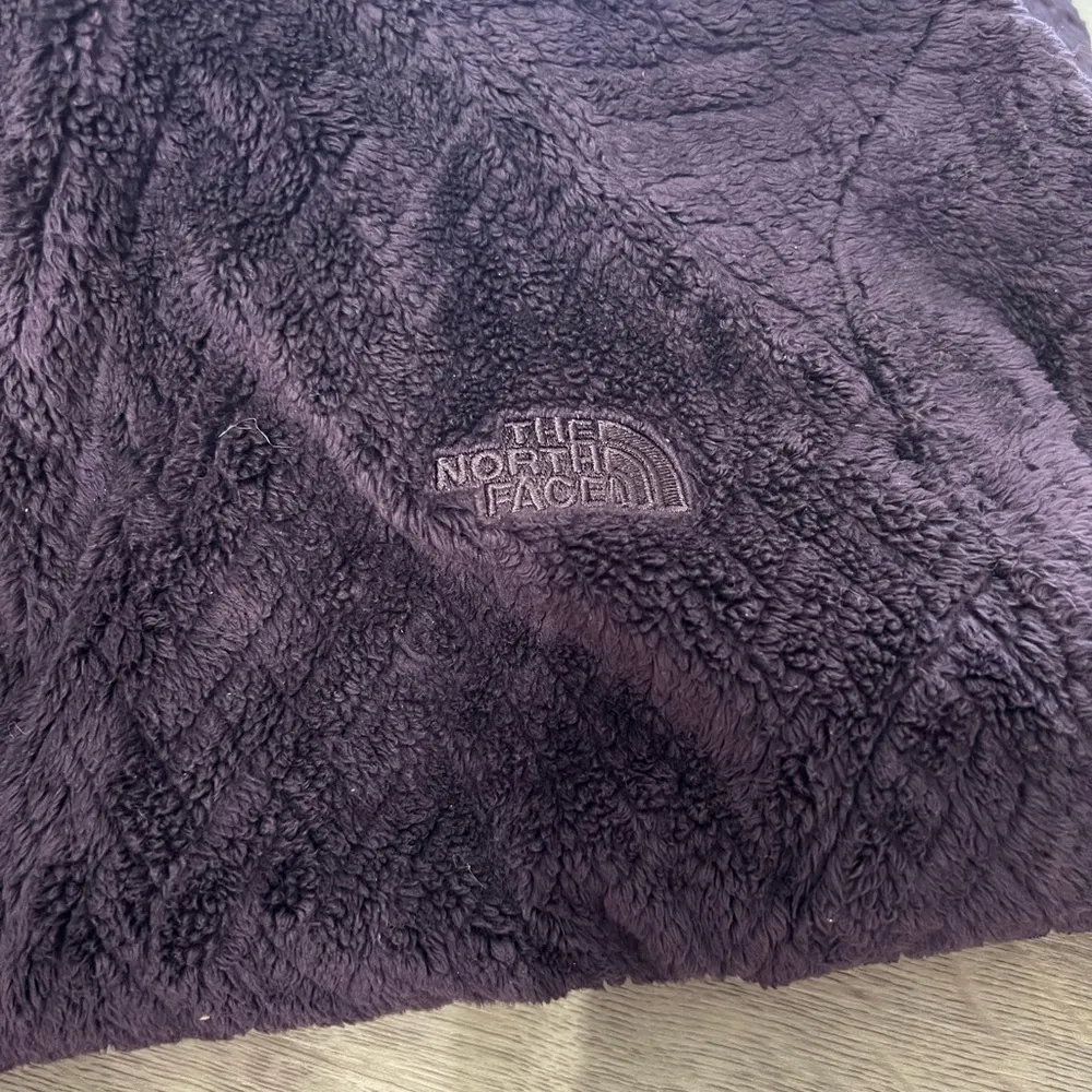 The North Face Women's Purple Fuzzy Faux Fur Full Zip size S - Image 6