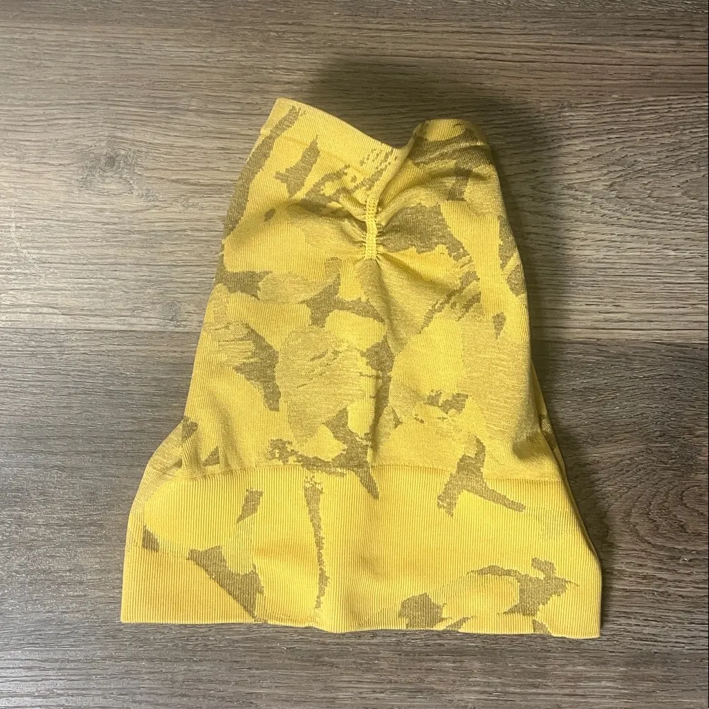 Gymshark Adapt Camo Seamless Light Yellow Athletic Short Size XS - Image 4