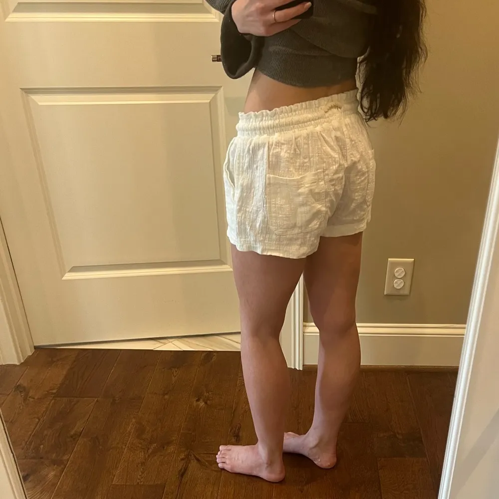 NWOT.  Off White Beach Shorts - Image 4