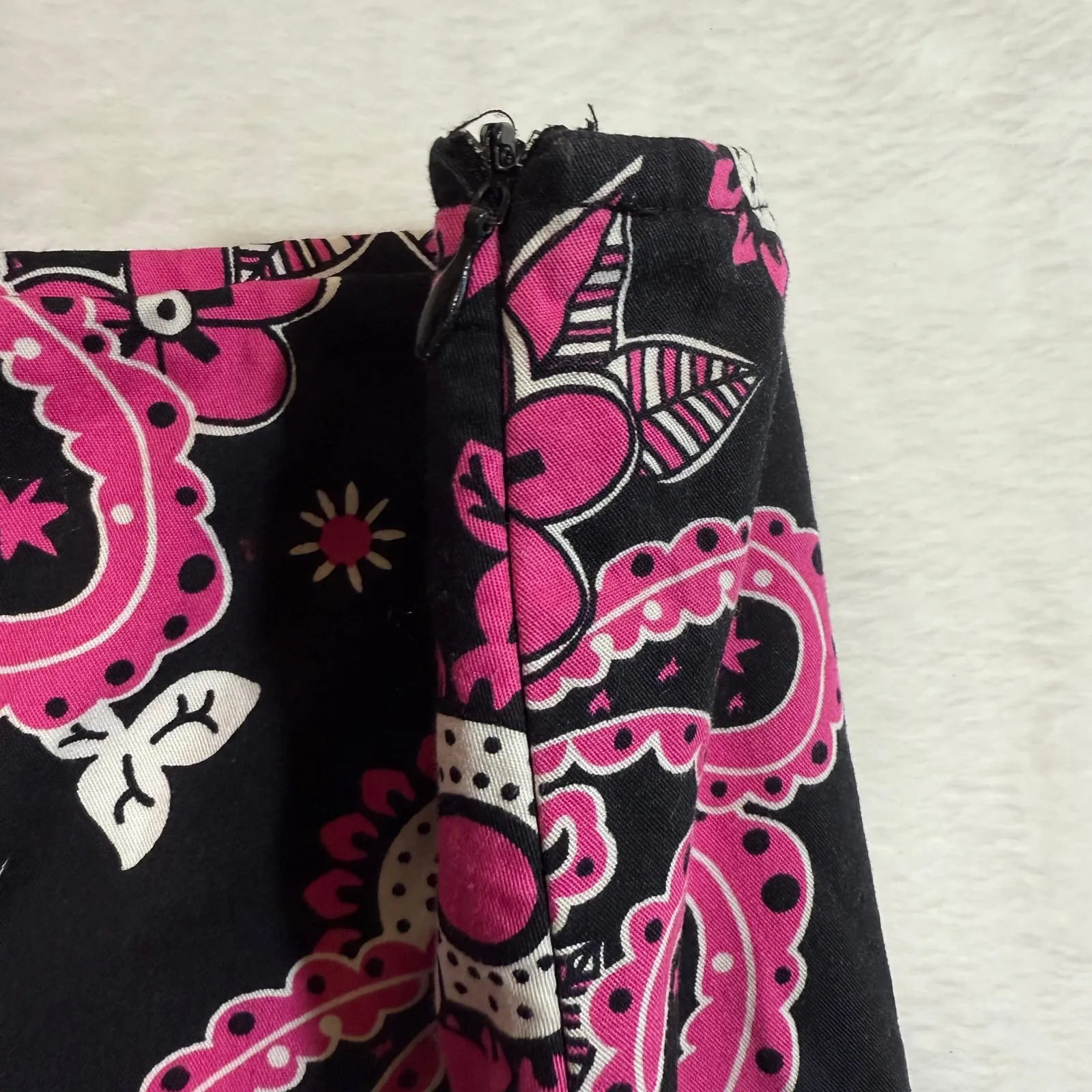 Metrostyle 10 Black Pink‎ Paisley Mini Skirt Y2K Mod Stretch Floral Print Pink - Image 3