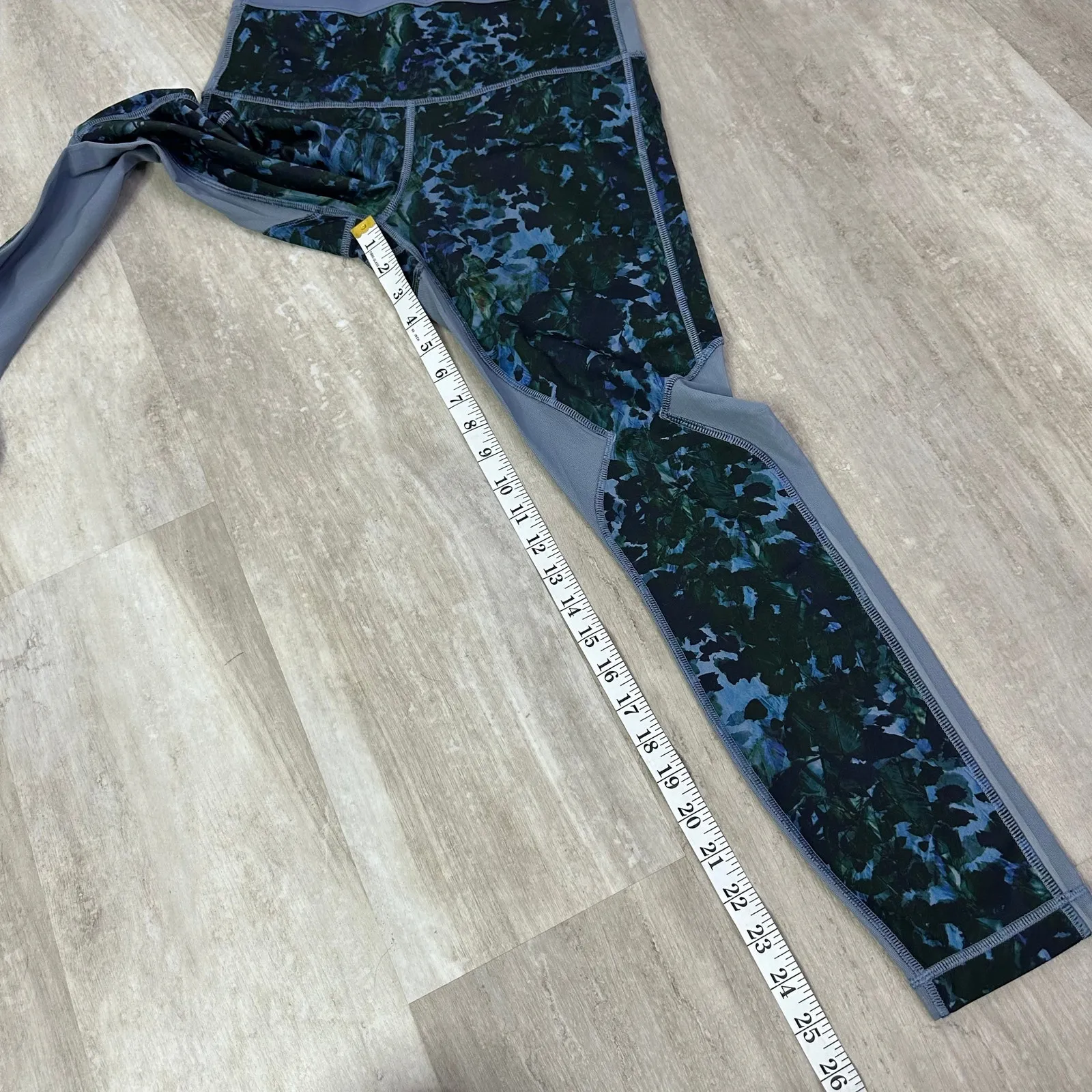 Lululemon Running In The City 7/8 Tight Floral Backdrop Blue Denim Mesh Size 6 - Image 4