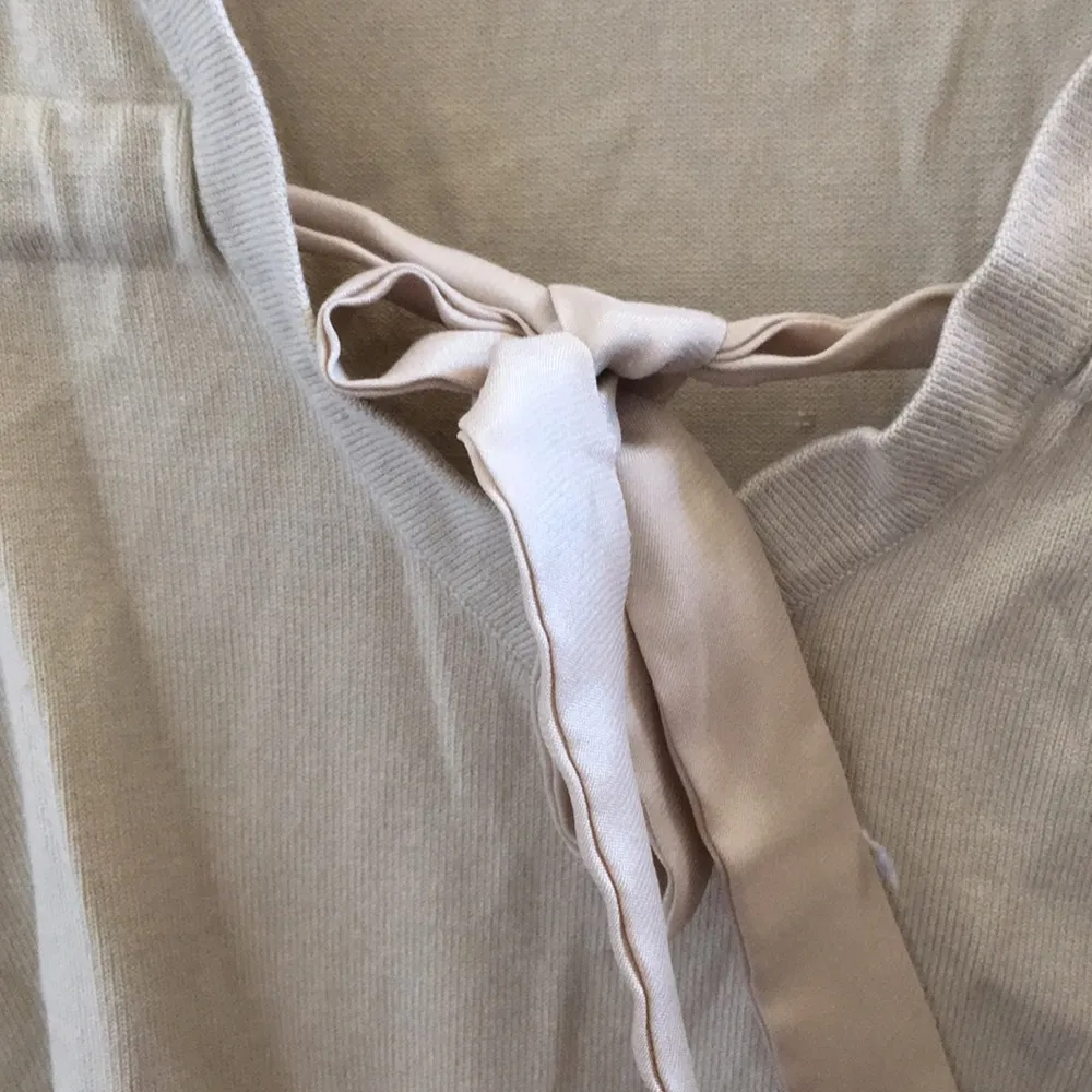 August Silk FINAL MARKDOWN Sweet  top petite medium - Image 4