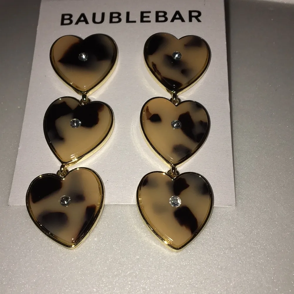 New BaubleBar 3 tier Toroise Hearts Earrings w cry - Image 2