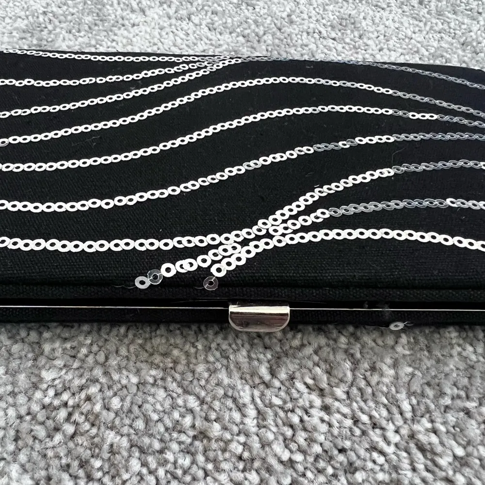 NYE party 🪩 Slim sequined clutch wallet ✨🖤 💳 👜 Black - Image 4