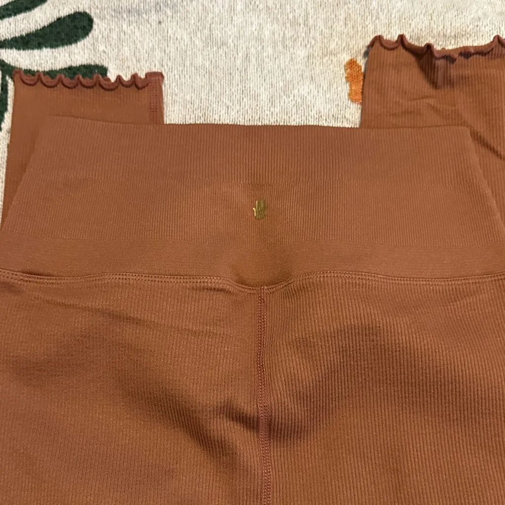 Spiritual Gangster Amor seamless crop tank & love sculpt seamless ruffle legging - Image 12