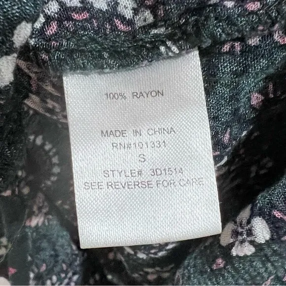 Dark green and pink floral print romper with pockets size small - Image 6