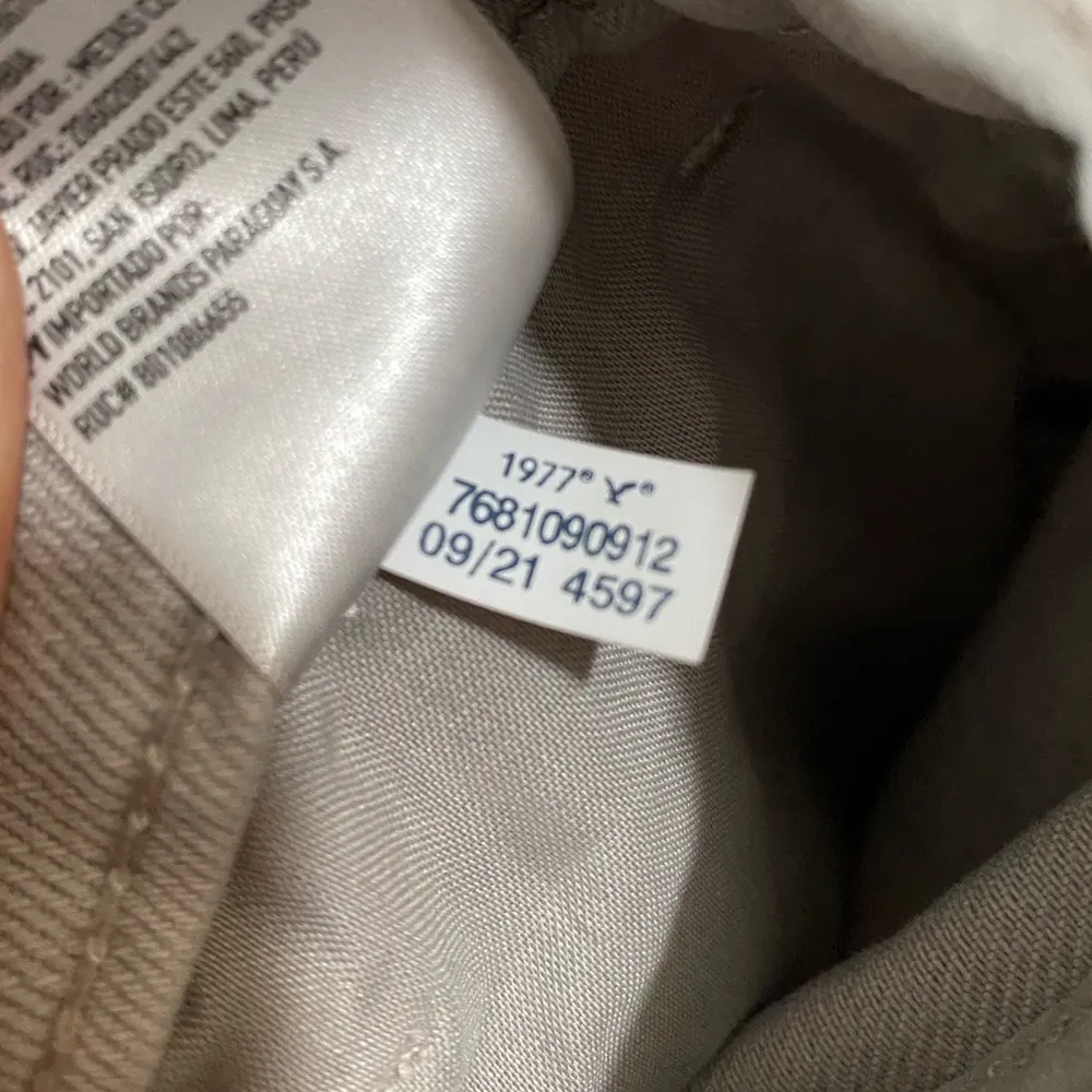 AE Ripped Relaxed Mom Jeans in Gray Distressed Knees Size 12 Regular - Image 8