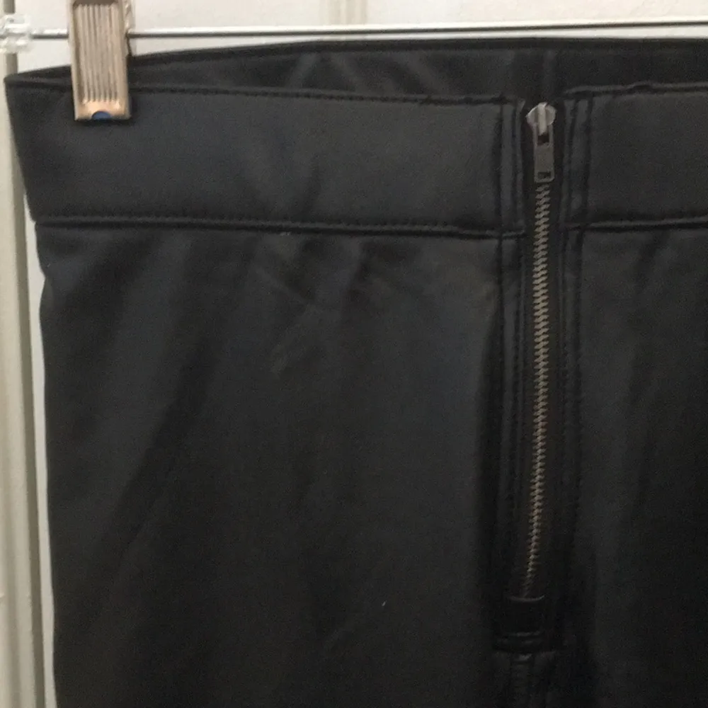 Ladies’ NWT Hue Leather-like Slacks (S) - Image 3