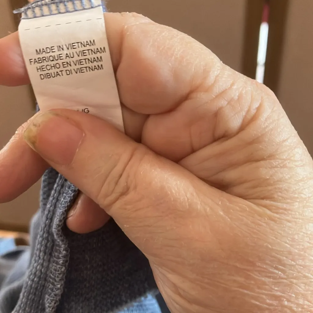 FINAL MARKDOWN Lucky brand Women's Blue V-Neck top large - Image 4