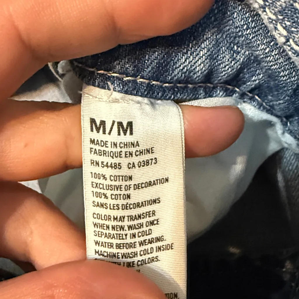 American Eagle Light Wash Raw Hem Short Overalls Size M - Image 3