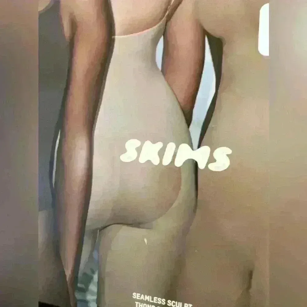 New SKIMS Seamless Sculpt Thong Bodysuit Shapewear Medium Clay Beige w Box $70 - Image 6