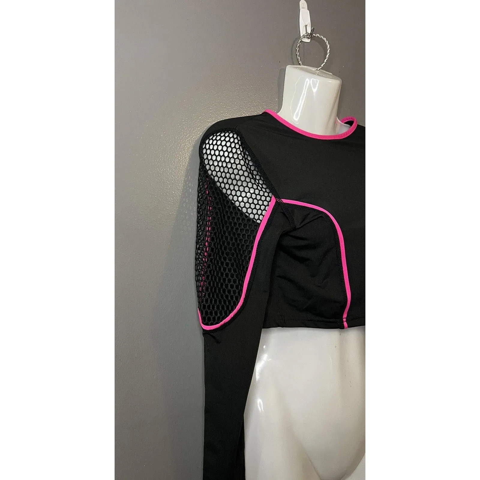 LOVE LOVE LOVE Shirt Womens Medium Black Pink Crop Top Mesh Fishnet Long Sleeve - Image 2
