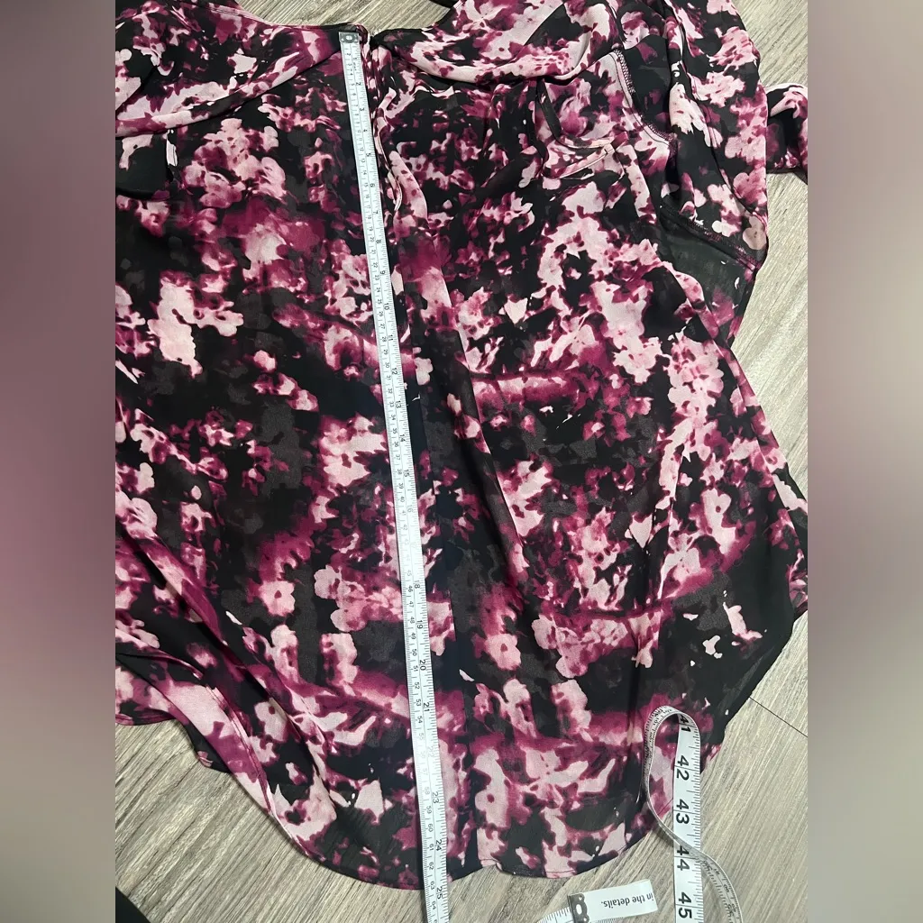 Jennifer Lopez Pink and Black Patterned Blouse size medium - Image 14