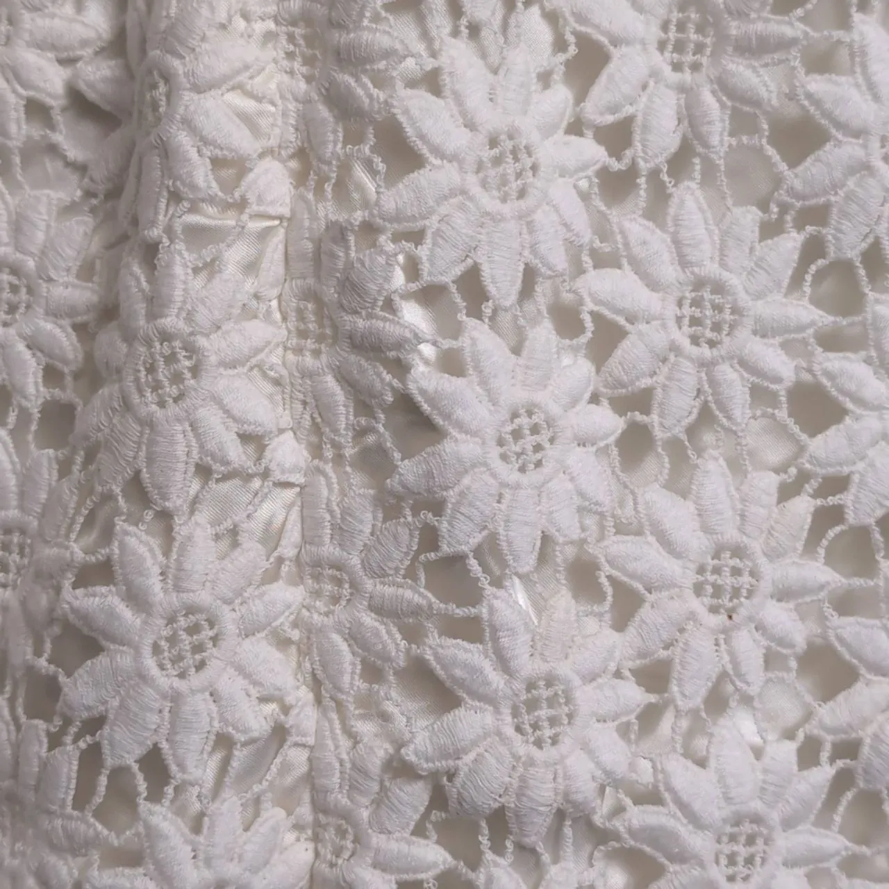 Kate Spade New York Wedding Belles White 3D Floral Lace V Neck Cocktail Dress 0 - Image 4