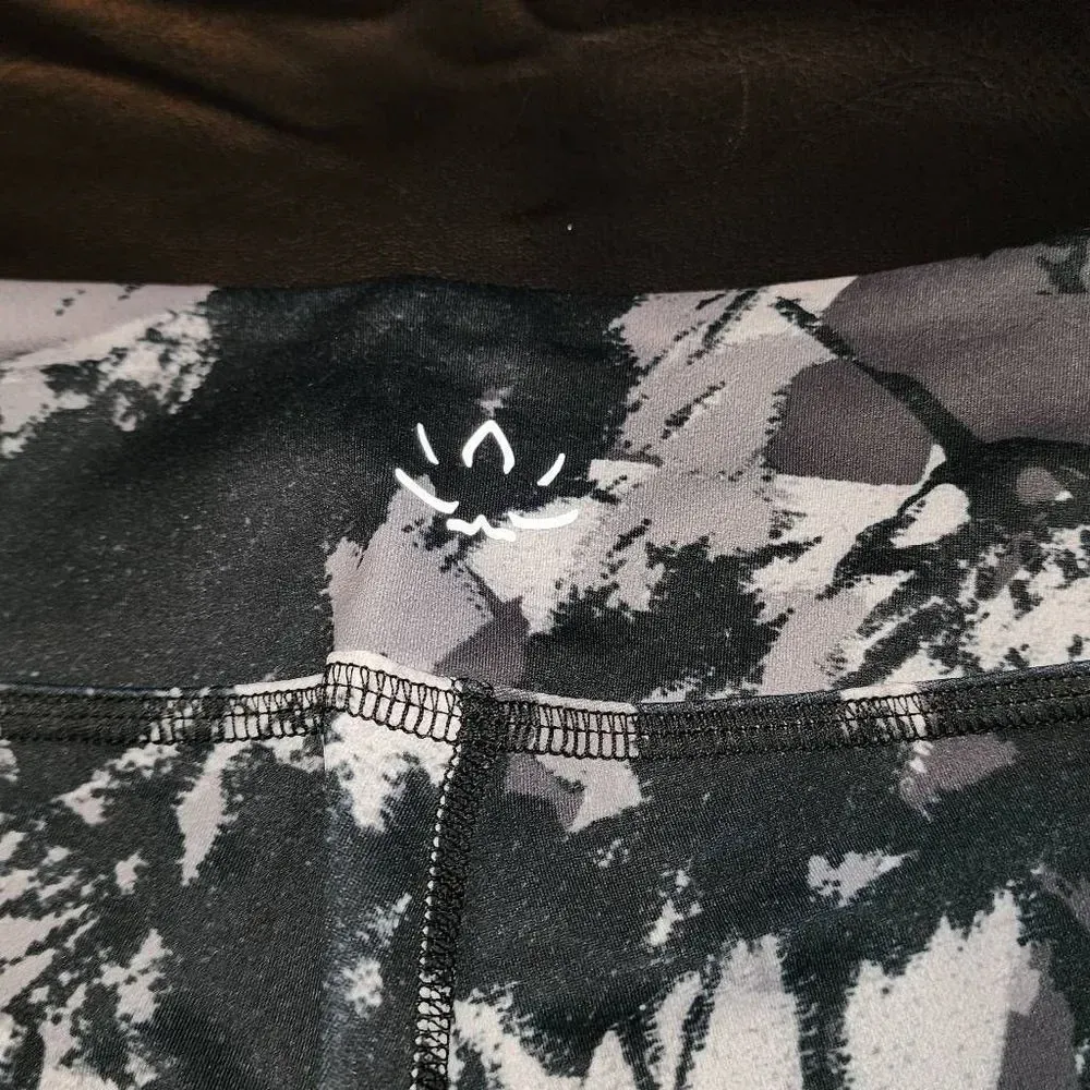 Beyond Yoga Womens‎ Black Gray Splatter Capri Leggings XS - Image 3