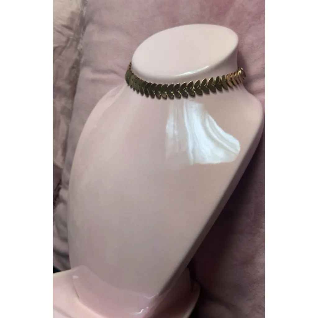 Topshop Gold Tone Leaf Link Chain Choker Necklace Adjustable Costume Jewelry - Image 3