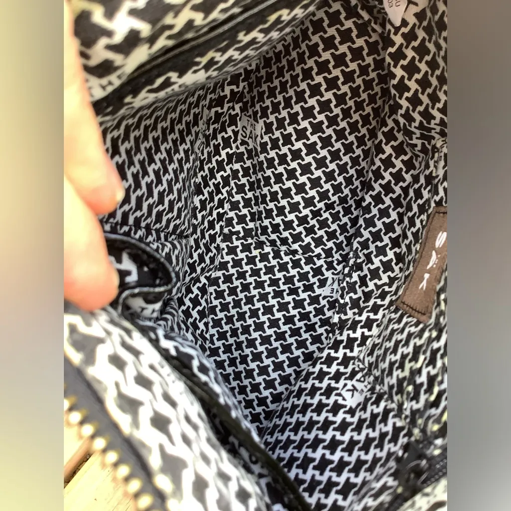 Pretty black enamel purse🌹 - Image 12